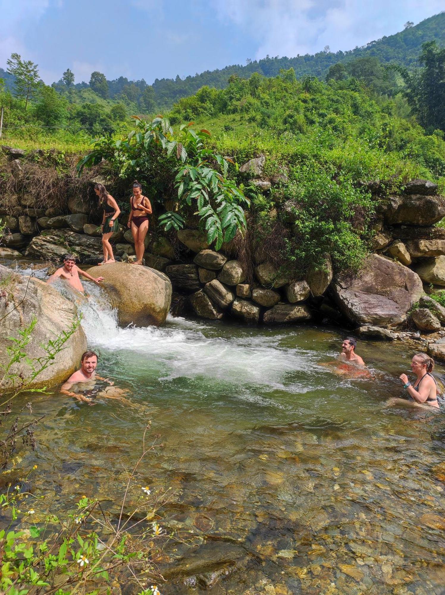 Lung Muoi Homestay Na Giao Exterior foto